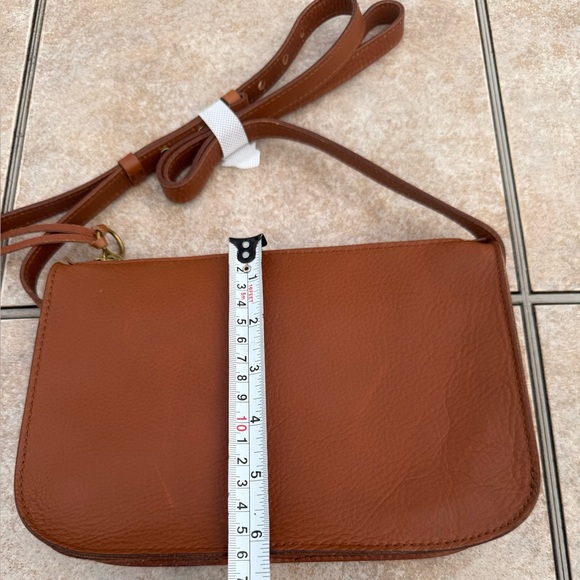Madewell The Simple Leather Crossbody Bag - Picture 4 of 16